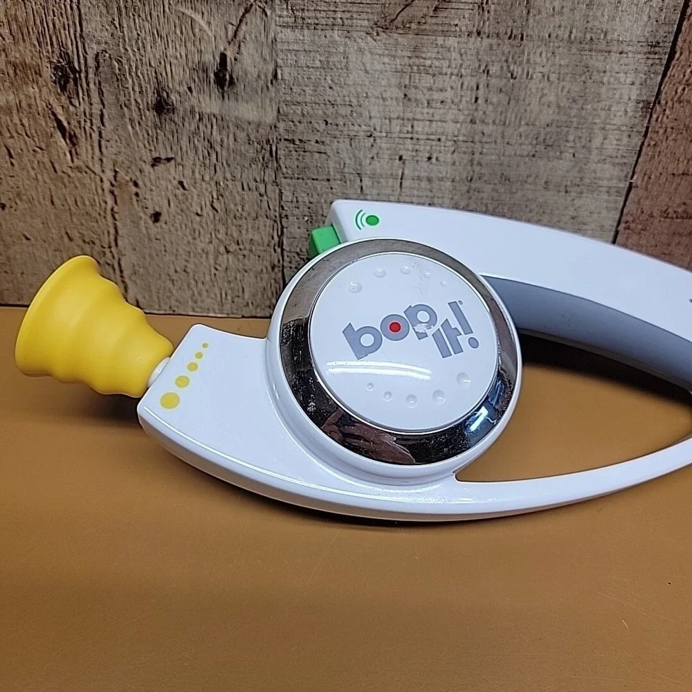 Y2k Hasbro handheld toy 2008 BOP IT electronic reflex game tested
